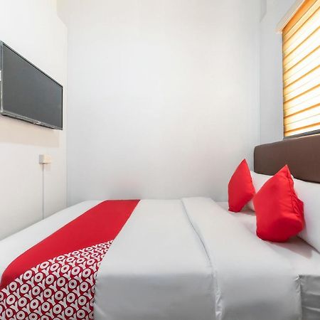 Super Oyo 515 Finnex Hotel ماندالويونغ المظهر الخارجي الصورة